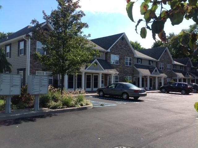 Fairfield Courtyard East At Farmingdale in Farmingdale, NY - Foto de edificio - Building Photo