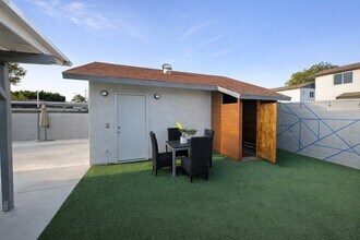 7834 Beck Ave in Los Angeles, CA - Foto de edificio - Building Photo