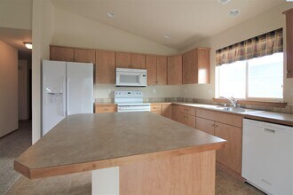 1461 Larkspur Dr in Richland, WA - Building Photo - Building Photo