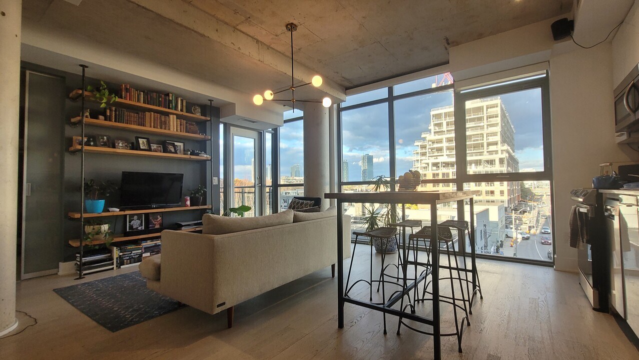 90 Trinity St in Toronto, ON - Building Photo