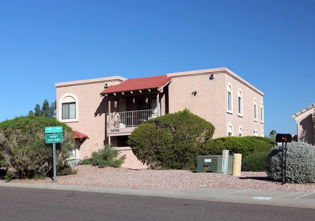 16746 E Westby Dr in Fountain Hills, AZ - Foto de edificio - Building Photo