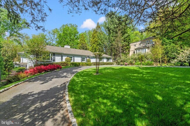 4905 Dorset Ave in Chevy Chase, MD - Building Photo - Building Photo