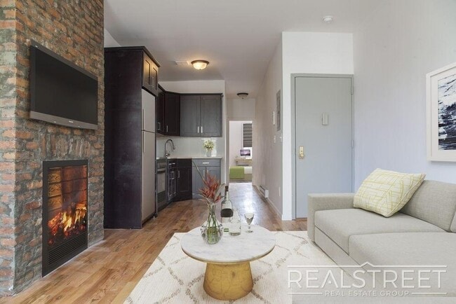 106 Moore St in Brooklyn, NY - Building Photo - Building Photo