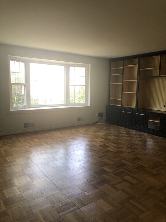 647 Azalea Dr in Rockville, MD - Building Photo