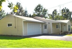 35030 Pettibone Rd in Solon, OH - Building Photo