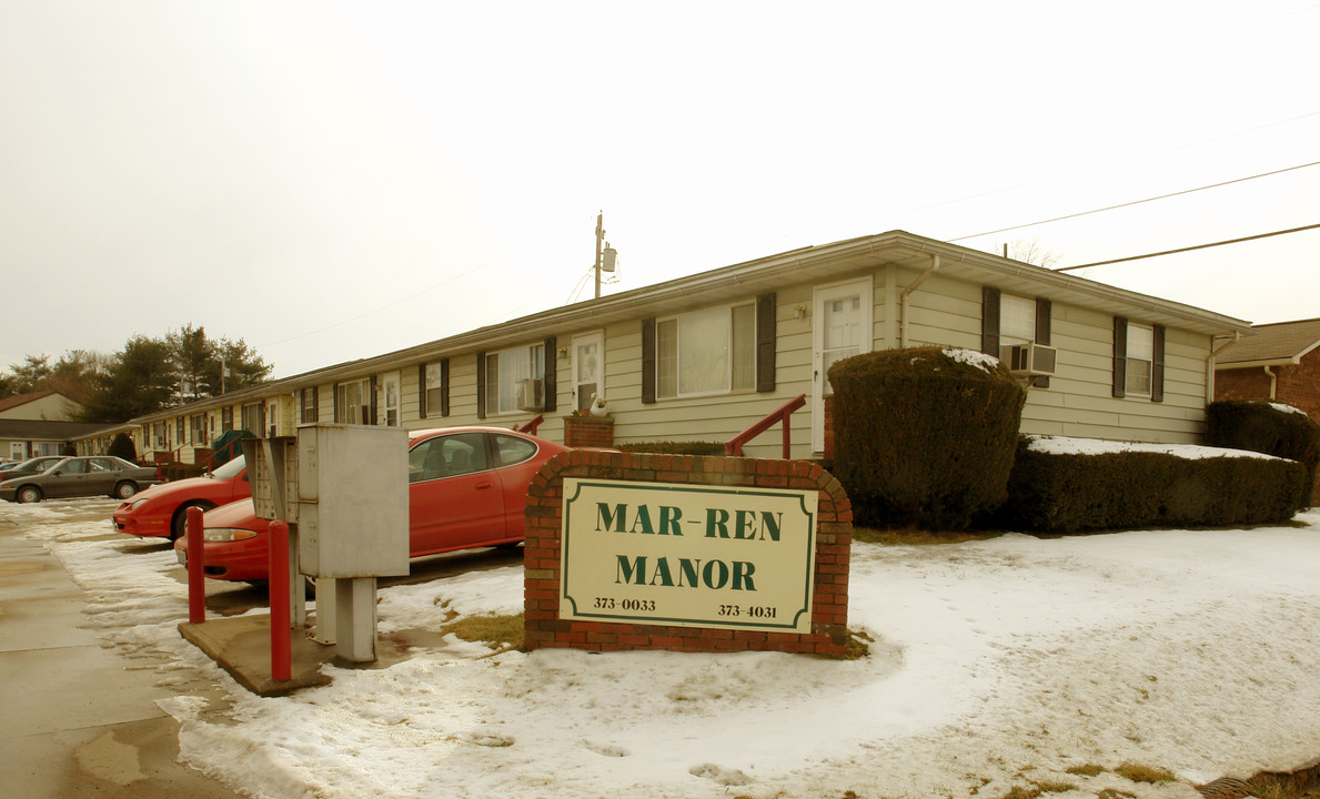 Mar Ren Manor in Marietta, OH - Building Photo