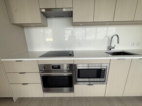 13675-1107A 107A Ave in Surrey, BC - Building Photo - Building Photo