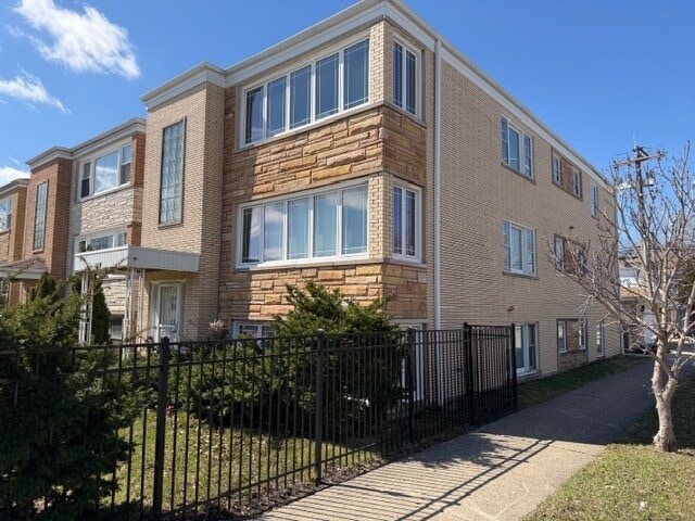 5556 N Central Ave, Unit 3 in Chicago, IL - Building Photo - Building Photo