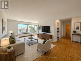 28 Upper Canada Dr in Toronto, ON - Building Photo