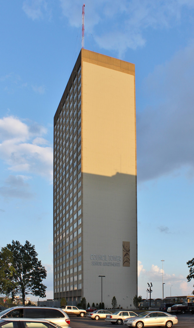 Council Tower Senior Living in St. Louis, MO - Foto de edificio - Building Photo