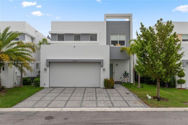 10373 NW 68th Ter in Doral, FL - Building Photo