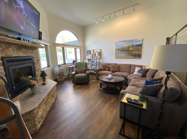 260 Buckboard Rd in Edwards, CO - Building Photo - Building Photo