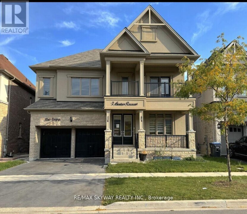 7 Avatar Cres in Brampton, ON - Building Photo
