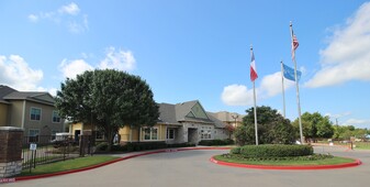 Culver Crossing in Commerce, TX - Building Photo