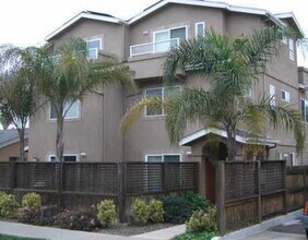 1035 Hornblend St in San Diego, CA - Foto de edificio - Building Photo