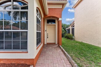8064 Via Hacienda in Riviera Beach, FL - Building Photo - Building Photo