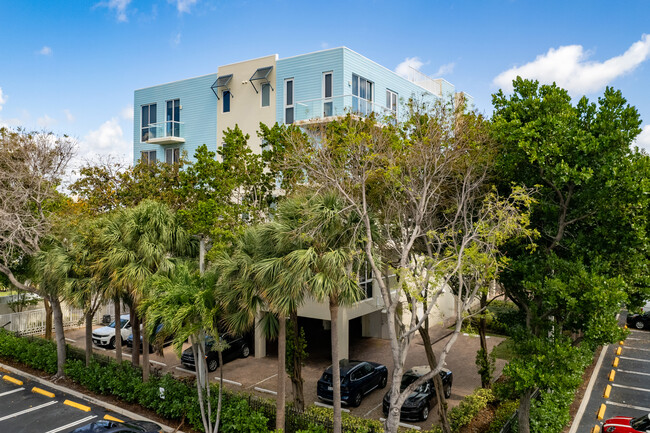 Hemingway at Deerfield Beach in Deerfield Beach, FL - Building Photo - Building Photo