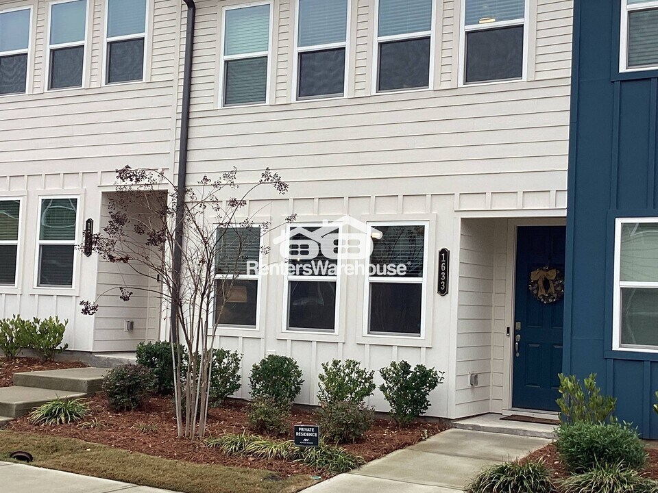 1633 Aeslin Dr NW in Atlanta, GA - Foto de edificio