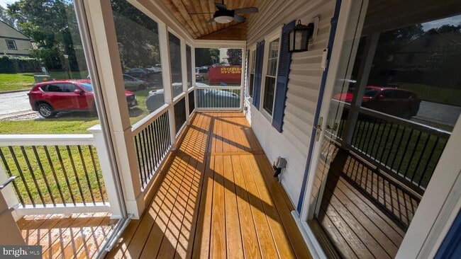 5813 Shana Pl in Burke, VA - Building Photo - Building Photo