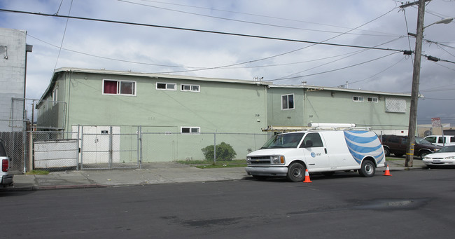 319-327 1st St in Richmond, CA - Foto de edificio - Building Photo