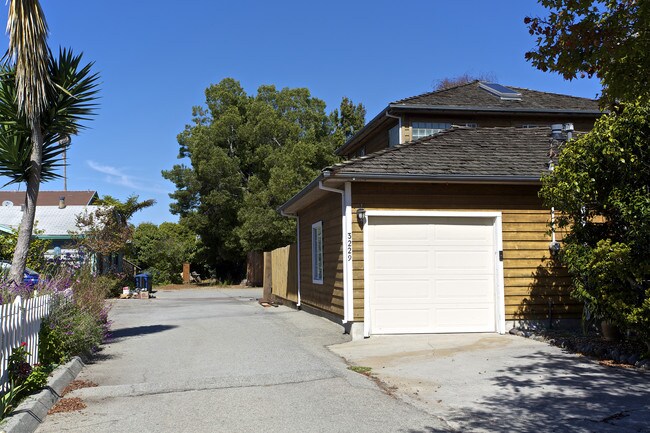 3225 Scriver St in Santa Cruz, CA - Foto de edificio - Building Photo