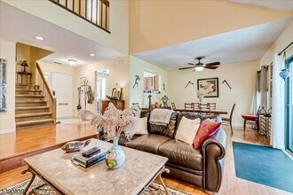 130 Park Gate Dr in Edison, NJ - Building Photo - Building Photo