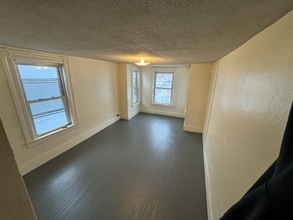 82 Maple St, Unit 4 in St Johnsbury, VT - Building Photo - Building Photo