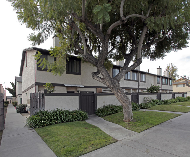 Sun Garden Apartments in Garden Grove, CA - Building Photo - Building Photo