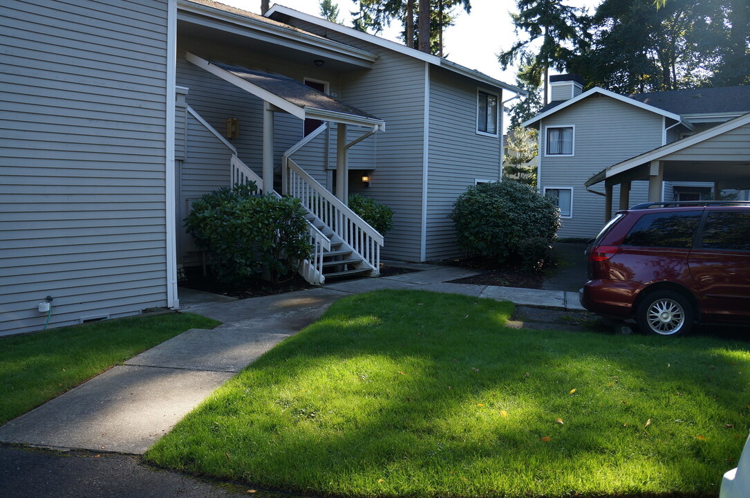 9009 Avondale Rd NE in Redmond, WA - Building Photo