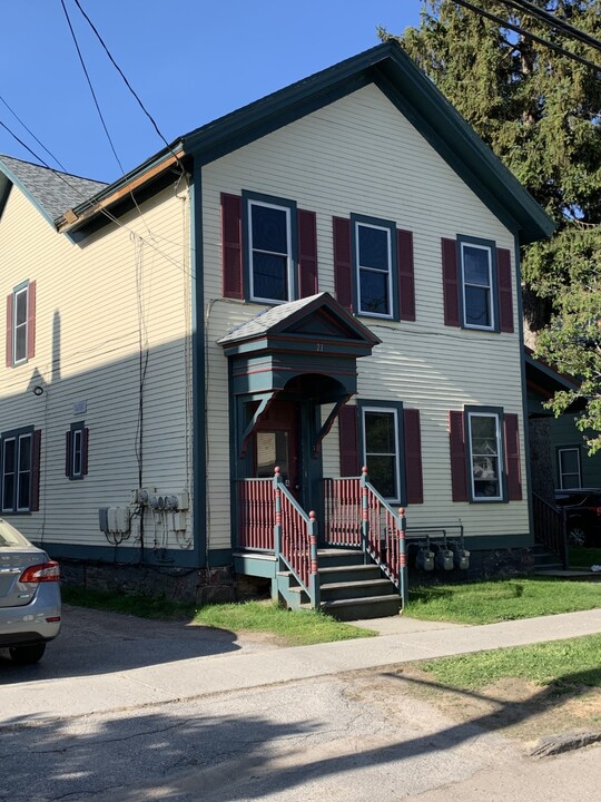 21 Loomis St, Unit Apt 4 in Burlington, VT - Foto de edificio