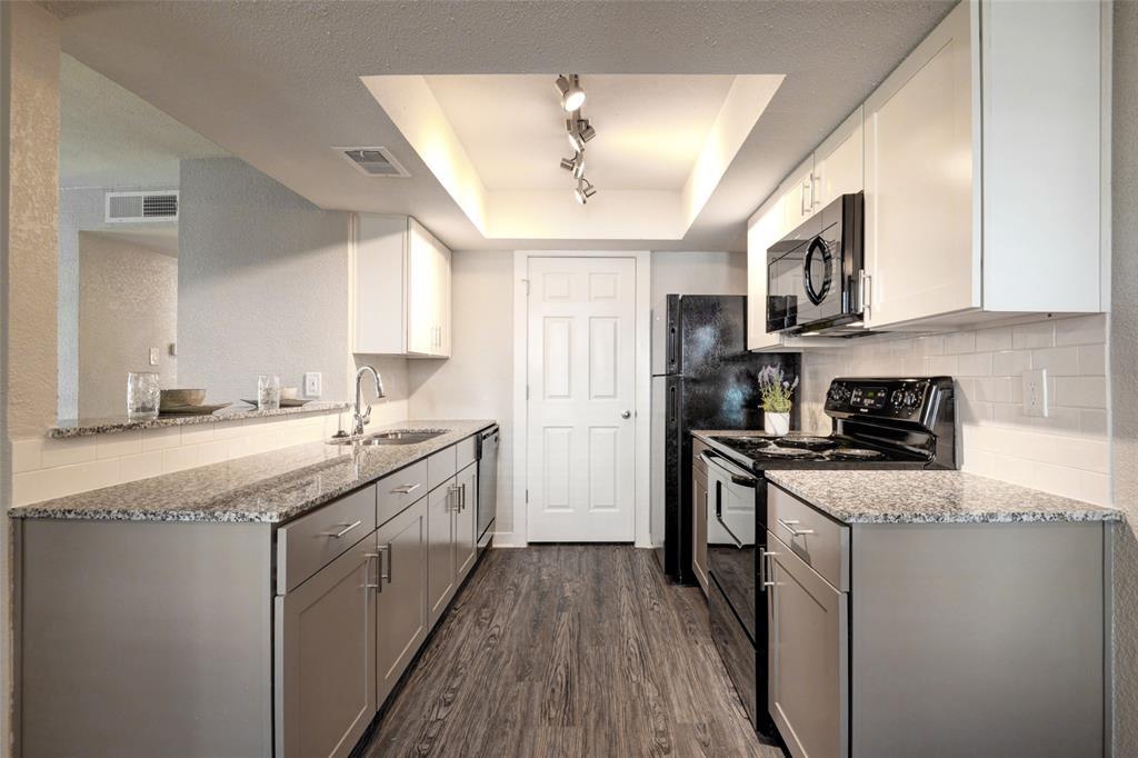 8787 Hammerly Blvd in Houston, TX - Building Photo