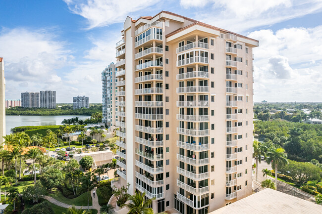 Club at Naples Clay in Naples, FL - Foto de edificio - Building Photo