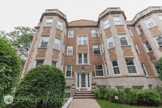 839 W Cornelia Ave, Unit 2 in Chicago, IL - Foto de edificio - Building Photo