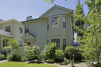 2518 Capitol Ave in Sacramento, CA - Building Photo - Building Photo