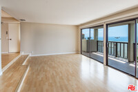 18057 Coastline Dr in Malibu, CA - Foto de edificio - Building Photo