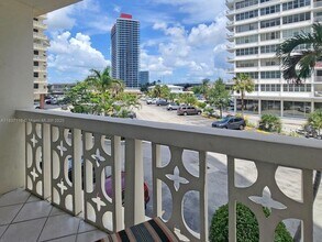1825 S Ocean Dr, Unit 206 in Hallandale Beach, FL - Building Photo - Building Photo