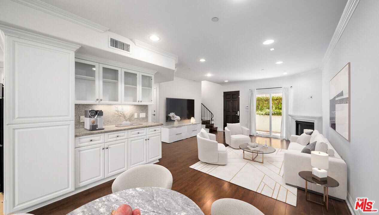1529 S Beverly Dr in Los Angeles, CA - Building Photo