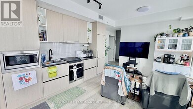 1285 Dupont St in Toronto, ON - Building Photo - Building Photo