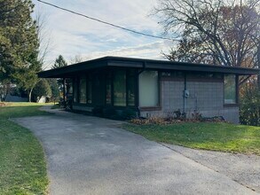 35081 Fairview Rd in Oconomowoc, WI - Building Photo - Building Photo