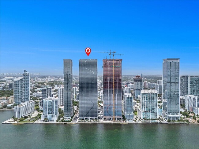 725 NE 24th St in Miami, FL - Building Photo - Building Photo