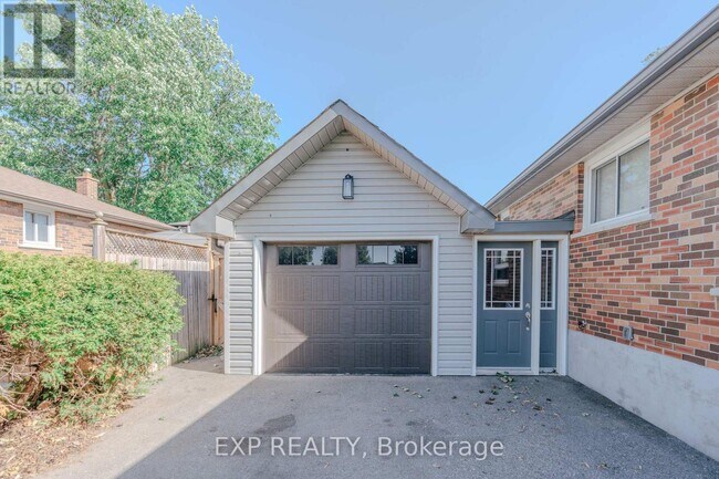 39 Seneca Ave in Oshawa, ON - Building Photo - Building Photo