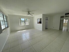 343 Windsor O in West Palm Beach, FL - Building Photo