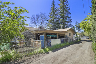 451 Maple St in West Sacramento, CA - Building Photo - Building Photo