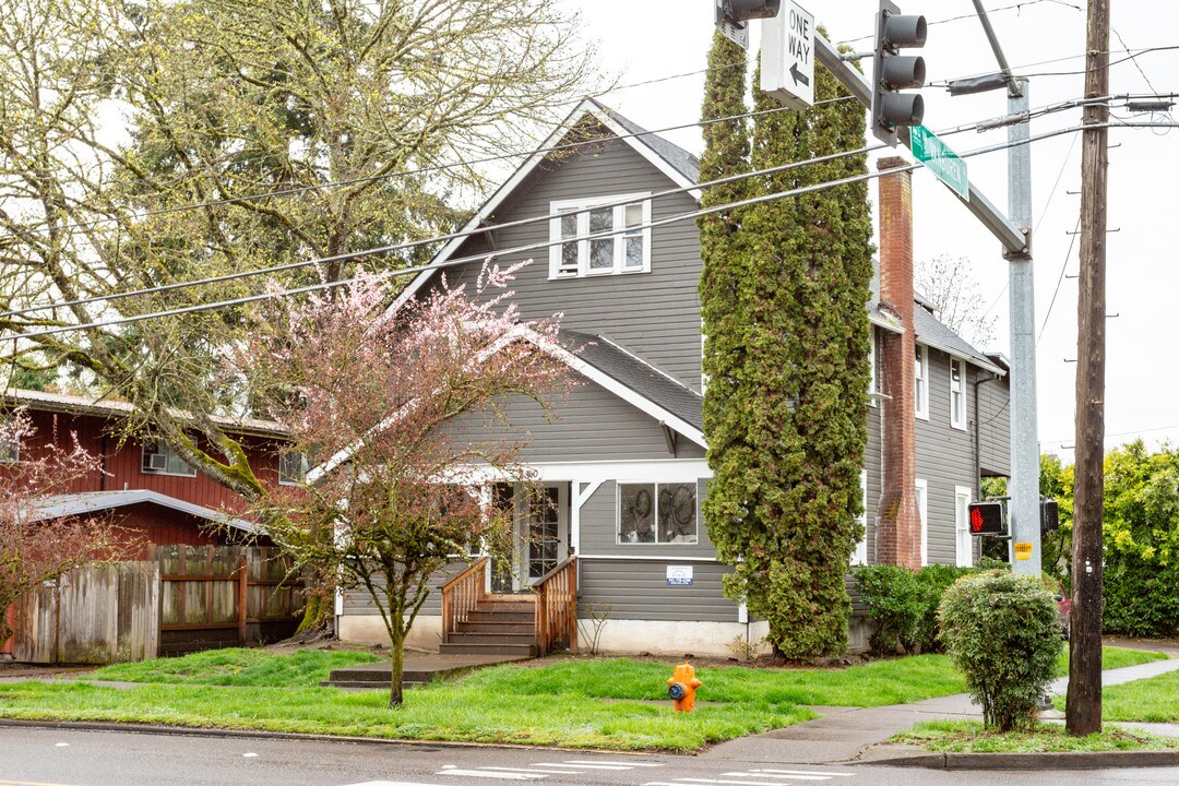 240 NW 9th St Corvallis in Corvallis, OR - Building Photo