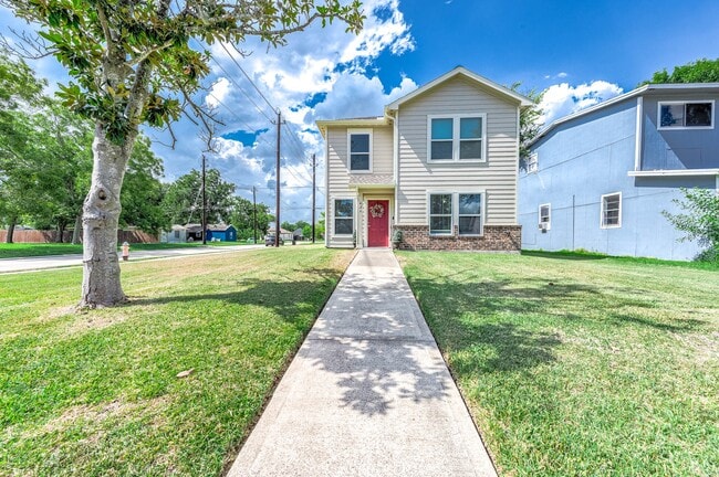 property at 426 S 4th St