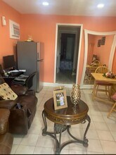 570 W 46th Pl in Hialeah, FL - Building Photo - Building Photo