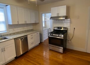 21 Main St, Unit 3 in Somerville, MA - Building Photo - Building Photo