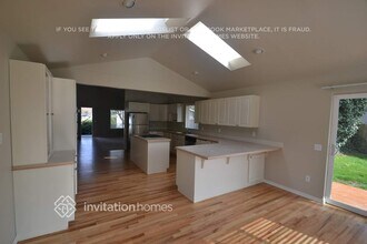 931 S 240th Pl in Des Moines, WA - Foto de edificio - Building Photo