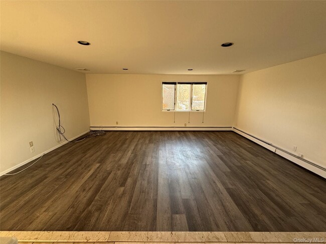 906 Polk Ave in Franklin Square, NY - Building Photo - Building Photo