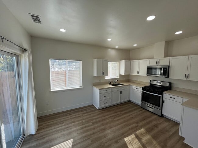 449 Tognazzini Ave in Guadalupe, CA - Building Photo - Building Photo